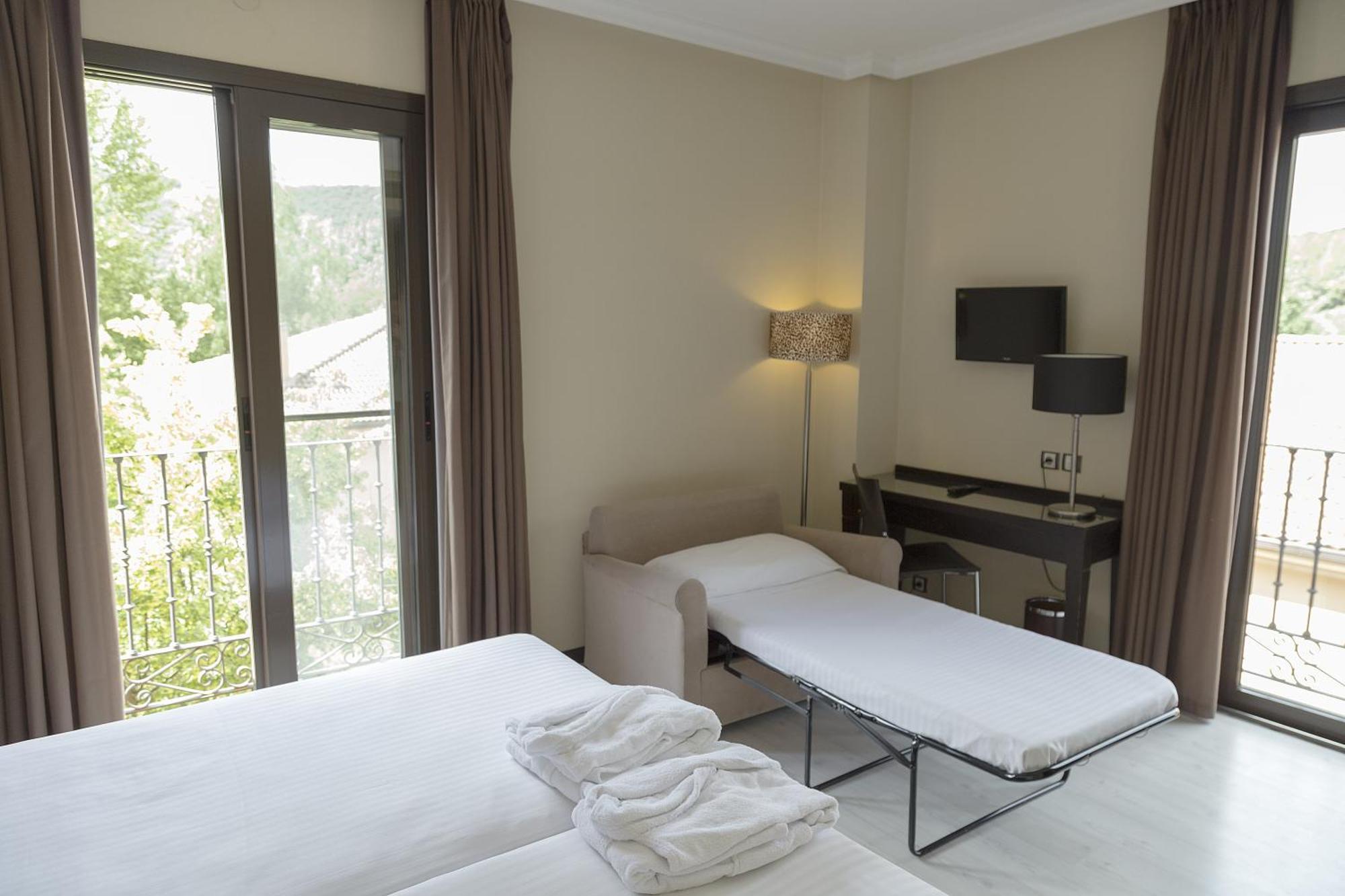Hotel Real Balneario Carlos III Трийо Екстериор снимка