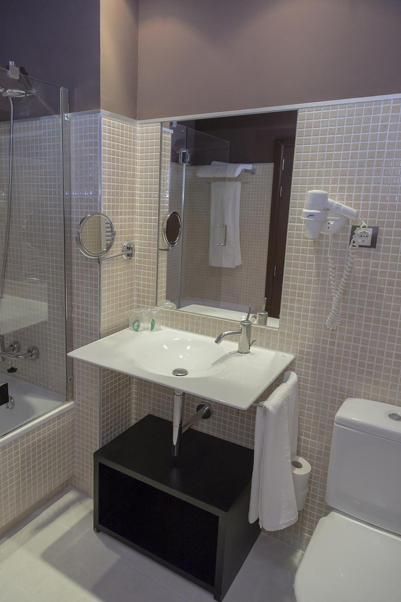 Hotel Real Balneario Carlos III Трийо Екстериор снимка